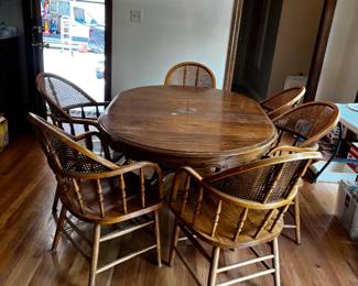 #5	Oak Round Table w/6 chairs Built-in Leaf that Stores inside the table (as is finish) - 42-62x42x29	 $175.00 