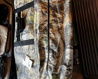 #150	Bear Archery legend Mossy oak Bow right Hand Like New w/soft case	 $200.00 