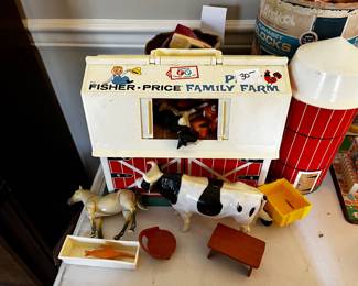 #81	Fisher Price Family Farm w/silo and animals	 $30.00 