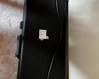 #145	Fender Molded Deluxe Electric Guitar Hardshell Case No Key for Lock	 $70.00 