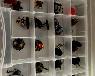 #236	Case plus 52 X men Figurines	 $50.00 