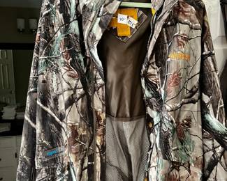#215	Whitewater Rain Blocker Large Camo Jacket	 $20.00 