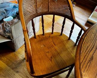 #5	Oak Round Table w/6 chairs Built-in Leaf that Stores inside the table (as is finish) - 42-62x42x29	 $175.00 