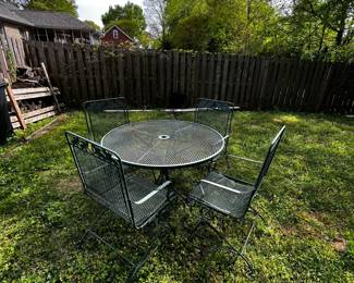 #40	Green Wrought Iron Round Table w/4 bouncy chairs - 42" Diameter x 29T	 $175.00 