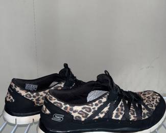 Sketchers Shoes