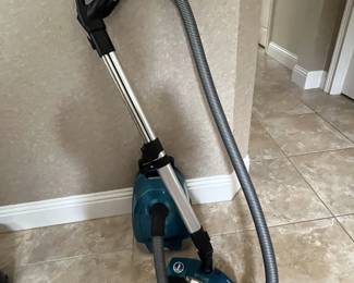 Riccor Canister Vacuum - Several attachments and filter