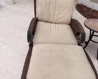 2 Rattan Chairs with ottomans - 35 x 39