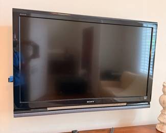 Sony Bravia TV with Stand/wall bracket and remote - 45 " screen