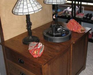 pair of nightstands and lamps