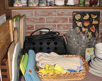 kitchen items, figural shakers on shelf