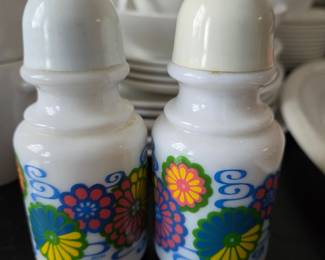 Avon funky S&P shakers
