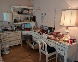 jewelry, necklaces, bracelet, pins, desk, bedroom set