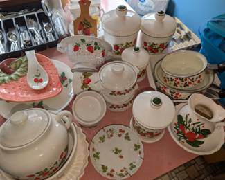 strawberry cooking items