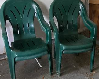 Set of 4 Plastic Chairs