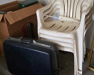 Suitcase- Pladtic Chairs