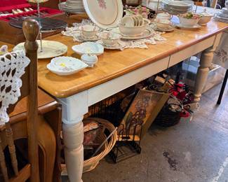 Nice Farm Table - great condition