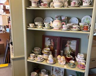 Nice collection of tea cups of all makers. 