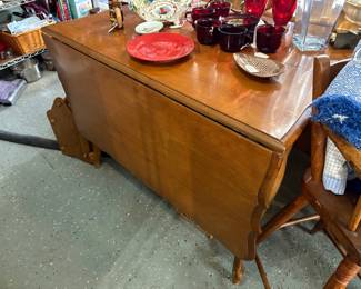 Deep dropped leaf Table