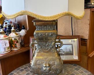 Vintage mid-century, modern James Mount style Asian bronze brass lamp