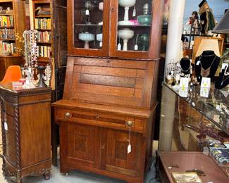 Early 1900s Victorian drop front desk, walnut with cubbies and blotter and drawers. Excellent condition.
