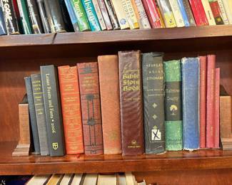 Wonderful old books well cared for. Peaks commentary on the Bible, the book of common prayer, serenity Bible, what’s in the Bible, care of the soul by Thomas Moore, a daily guide to spiritual living by Rosemary, the new Oxford Bible, what the river knows by Wayne Fields, Philippines and collisions, of violent race by Michael card, keeping love alive by 10 Dayton after your life by Emmett Fox, lesser feast and vas 2006, essays and journals by Rudolph, Ralph Waldo, Emerson, Creedence‘s complete concordance, and so many more