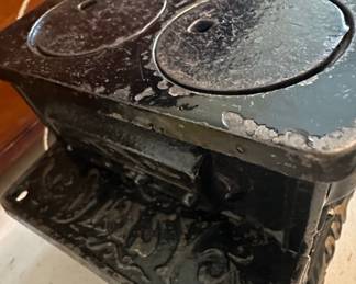 Cast Iron Crescent Toy Stove