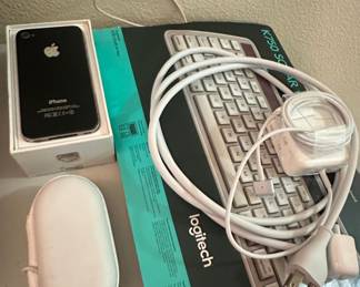 Apple iPhone 4 (Black, 16GB) with Logitech K750 Solar Keyboard for Mac