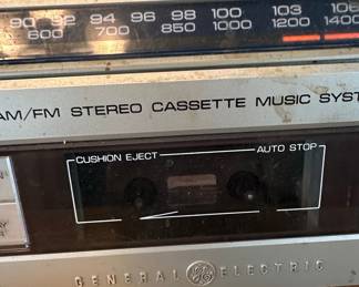 General Electric 3-5283A AM/FM Stereo Cassette Music System Boombox