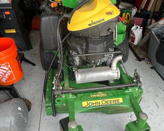 John Deere Z235 Zero-Turn Mower