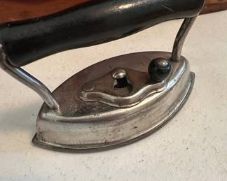 Dover No. 912 Sad Iron