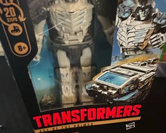 Transformers Age of the Primes Prima Prime Action Figure