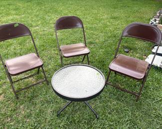 3 vintage folding chairs, table