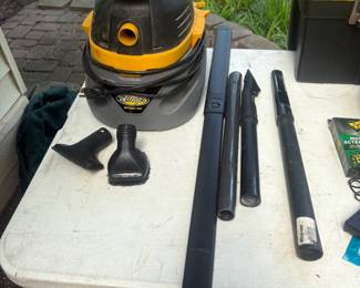 Stinger Wet/Dry Vac with hose and 6 accessories