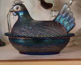 Depression glass hen on a nest