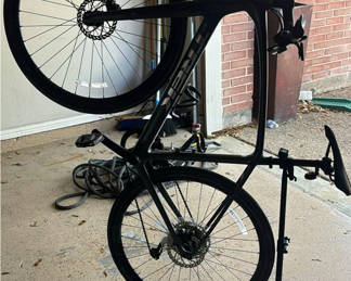 Lot 2: Trek XL Gravel Bicycle