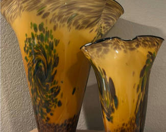 Lot 171: Decorative Art Glass Vases and Planters