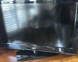 Lot 91: LG 42LD520 LCD Television