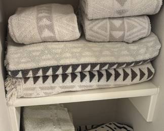 Lot 409: Bath and Beach Towels 