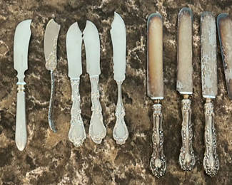 Lot 123: Assorted Silver Flatware Knives and Spreaders
