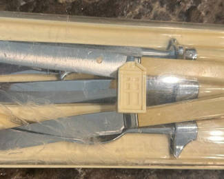 Lot 400: Carvel Hall Carving Set by Briddell