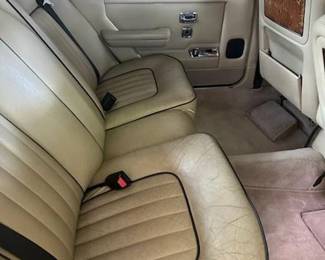 Beautiful 1987 Rolls Royce - Silver Spur - 6.75 L V/8 Odometer approx. 135,400 mi VIN # SCAZN02AX HCX21832 Price and offer information will be forthhcoming in the next few weeks