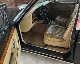Beautiful 1987 Rolls Royce - Silver Spur - 6.75 L V/8 Odometer approx. 135,400 mi VIN # SCAZN02AX HCX21832 Price and offer information will be forthhcoming in the next few weeks