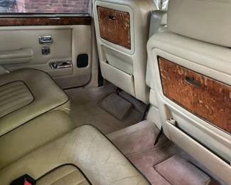 Beautiful 1987 Rolls Royce - Silver Spur - 6.75 L V/8 Odometer approx. 135,400 mi VIN # SCAZN02AX HCX21832 Price and offer information will be forthhcoming in the next few weeks