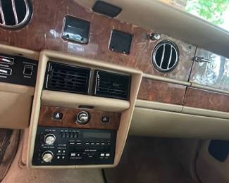 Beautiful 1987 Rolls Royce - Silver Spur - 6.75 L V/8 Odometer approx. 135,400 mi VIN # SCAZN02AX HCX21832 Price and offer information will be forthhcoming in the next few weeks