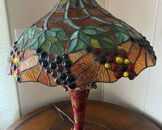 Tiffany style stained glass table lamp