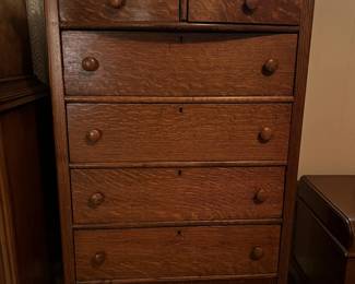 Antique drawer chest