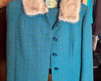 Vtg. McNutt Tweed Women's Suit with Fur Collar