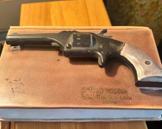 Ceramic Box with Ceramic Gun