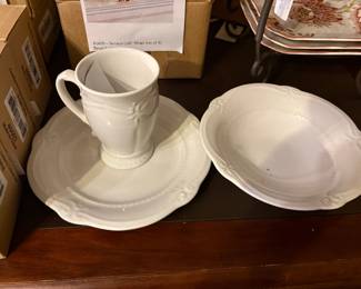 Salad / Desert Plates, Cereal / Soup Bowls and Mugs -- Have several of each 