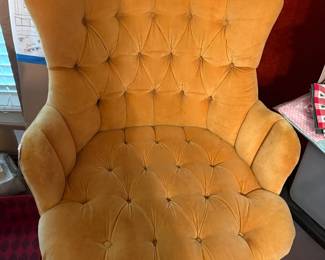 Vintage Gold Tuffed Chair 